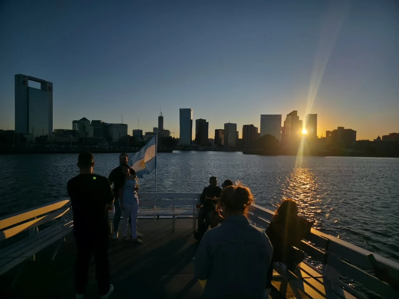 Actividad Atardecer en el Río de la Plata: Navegación & Open Bar en Puerto Madero, Ciudad Autónoma de Buenos Aires, Argentina